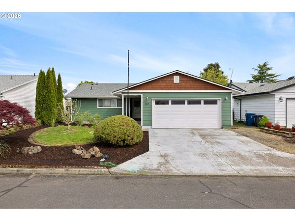 2219 SANTIAM DR, Woodburn, OR 97071