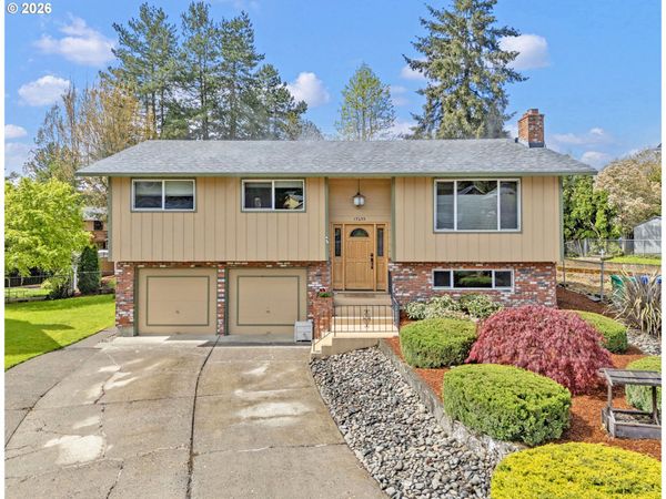 17633 SE EMERALD DR, Milwaukie, OR 97267