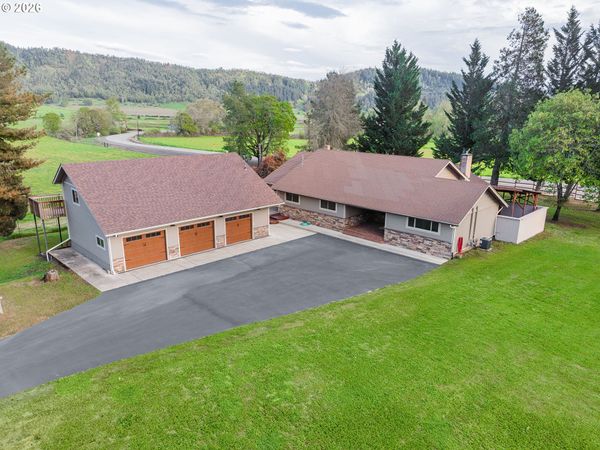 8160 LOOKINGGLASS RD, Roseburg, OR 97471