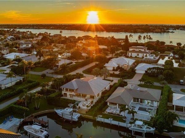 1585 Mullet LN, NAPLES, FL 34102