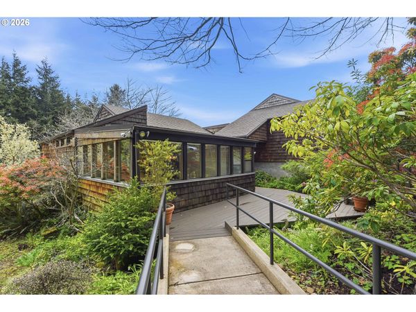 1310 INGERSOLL ST, Coos Bay, OR 97420