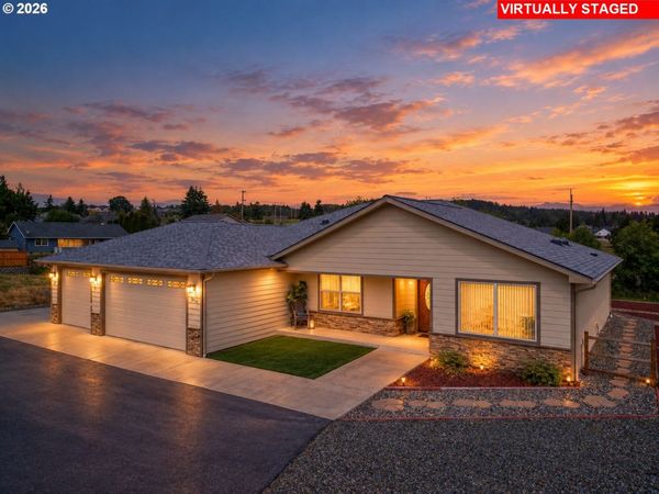 910 SWALLOW AVE, Sutherlin, OR 97479