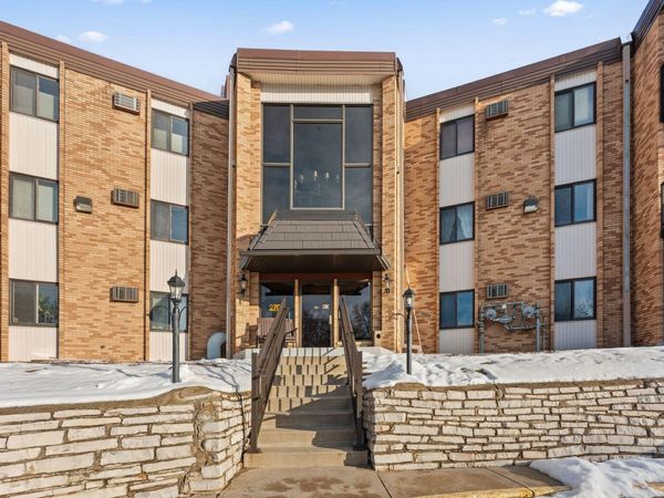 2700 Oxford Street N, Unit 101, Roseville, MN 55113