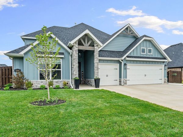 1200 Montieri Drive , Centerton, AR 72719