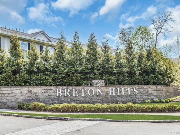 704 Breton Way , Unit 704, Glen Cove, NY 11542