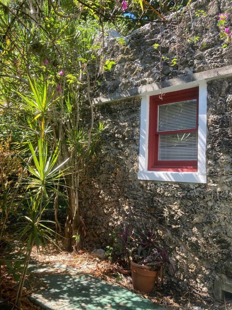 8238 NE 9th Ave , Miami, FL 33138 Photo