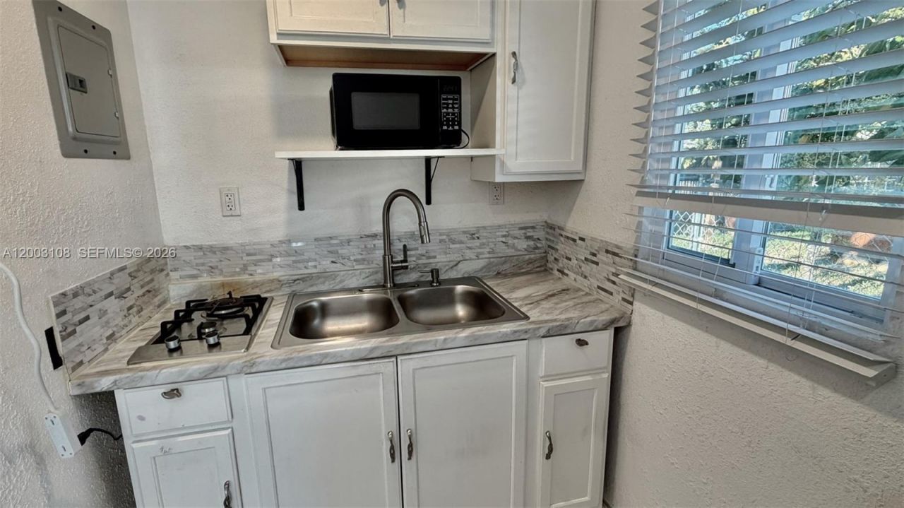 12435 SW 42nd St , Unit 1, Miami, FL 33175 Photo