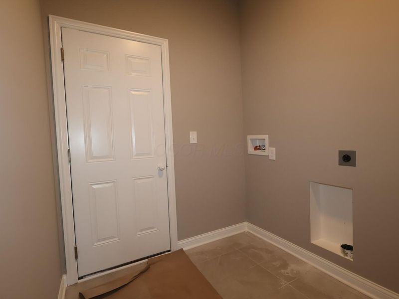 818 Hilton Drive, Reynoldsburg, OH 43068 Photo 12