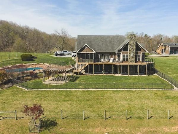 4589 Franklin Pike SE, Floyd, VA 24091