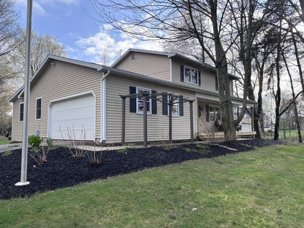 5625 Ivanrest Avenue SW, Wyoming, MI 49418