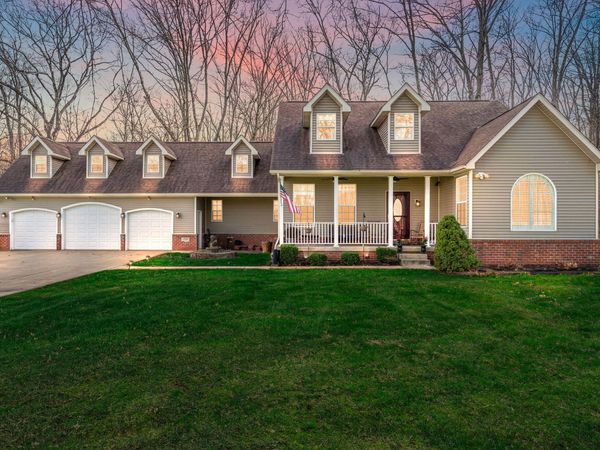 228 W Papillon Drive, Valparaiso, IN 46385