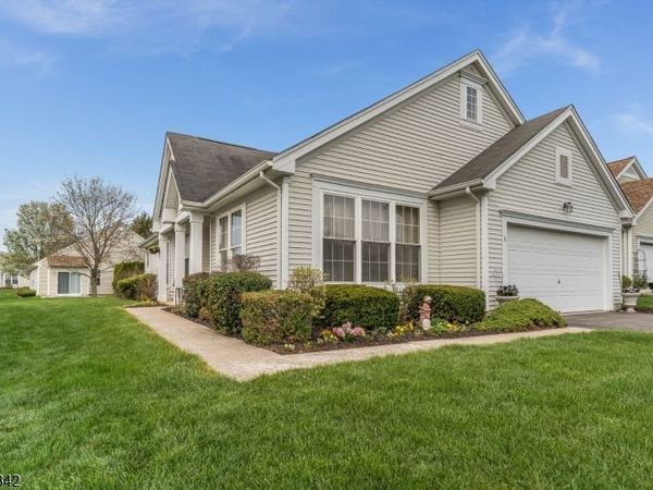 11 Stafford Ln, White, NJ 07823