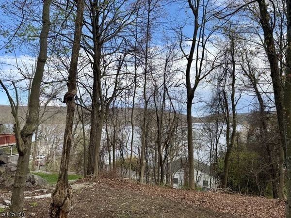 3 Neptune Rd, West Milford, NJ 07421