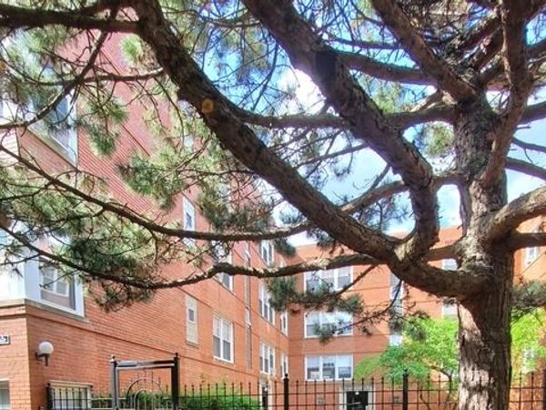 2410 W Farragut Avenue , Unit 3B, Chicago, IL 60625