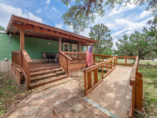 528 Private Rd 1516, Bandera, TX 78003