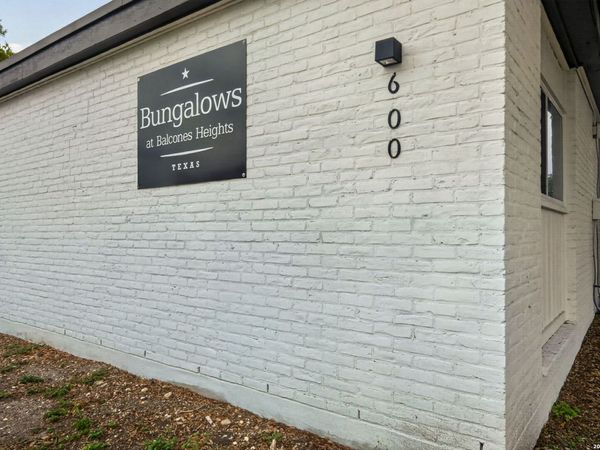 600 Gentleman Road, Unit 1, Balcones Heights, TX 78201