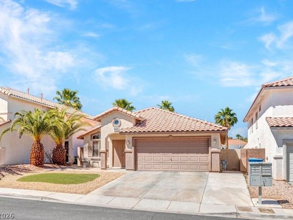 9828 Pioneer Avenue, Las Vegas, NV 89117