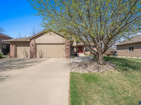 1400 S Dundee Dr, Sioux Falls, SD 57106