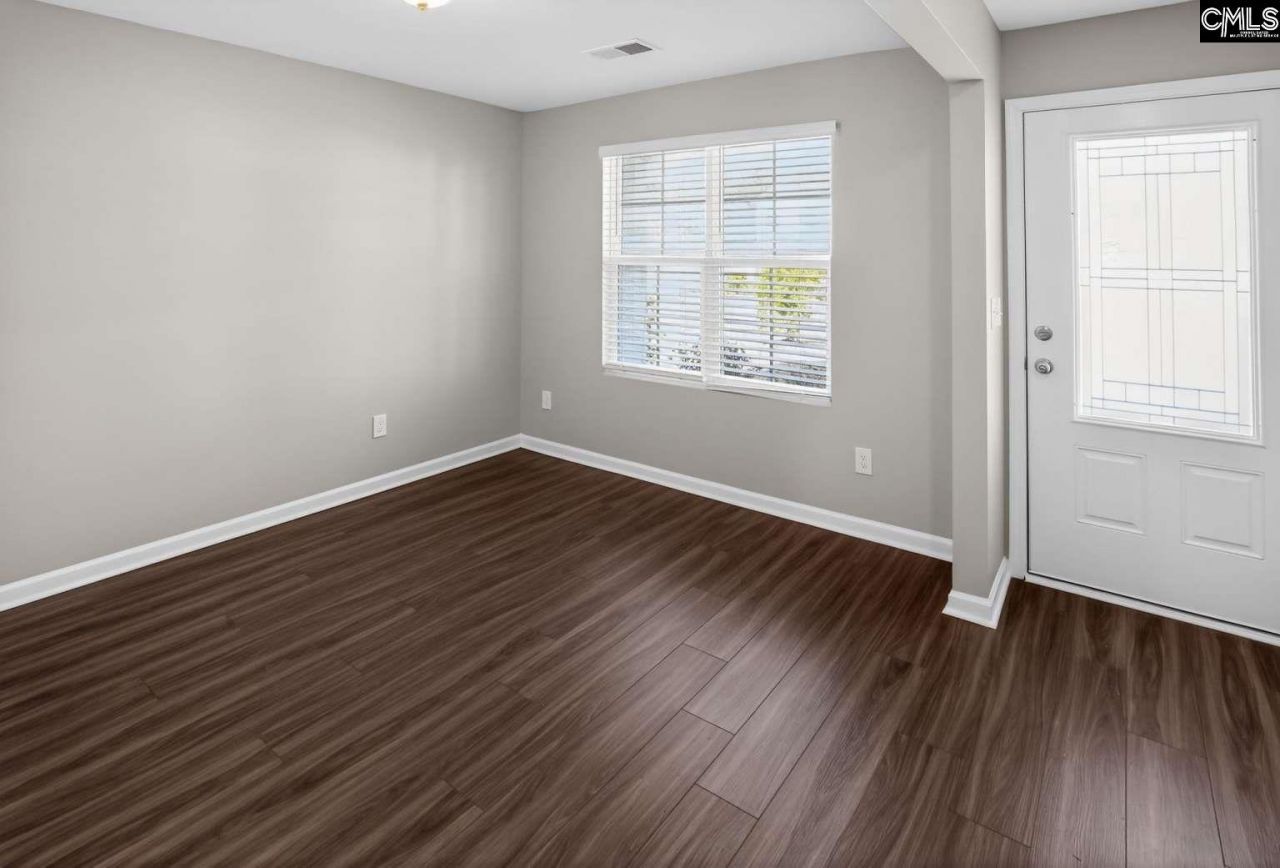 1323 Tanreall Drive  Photo 9