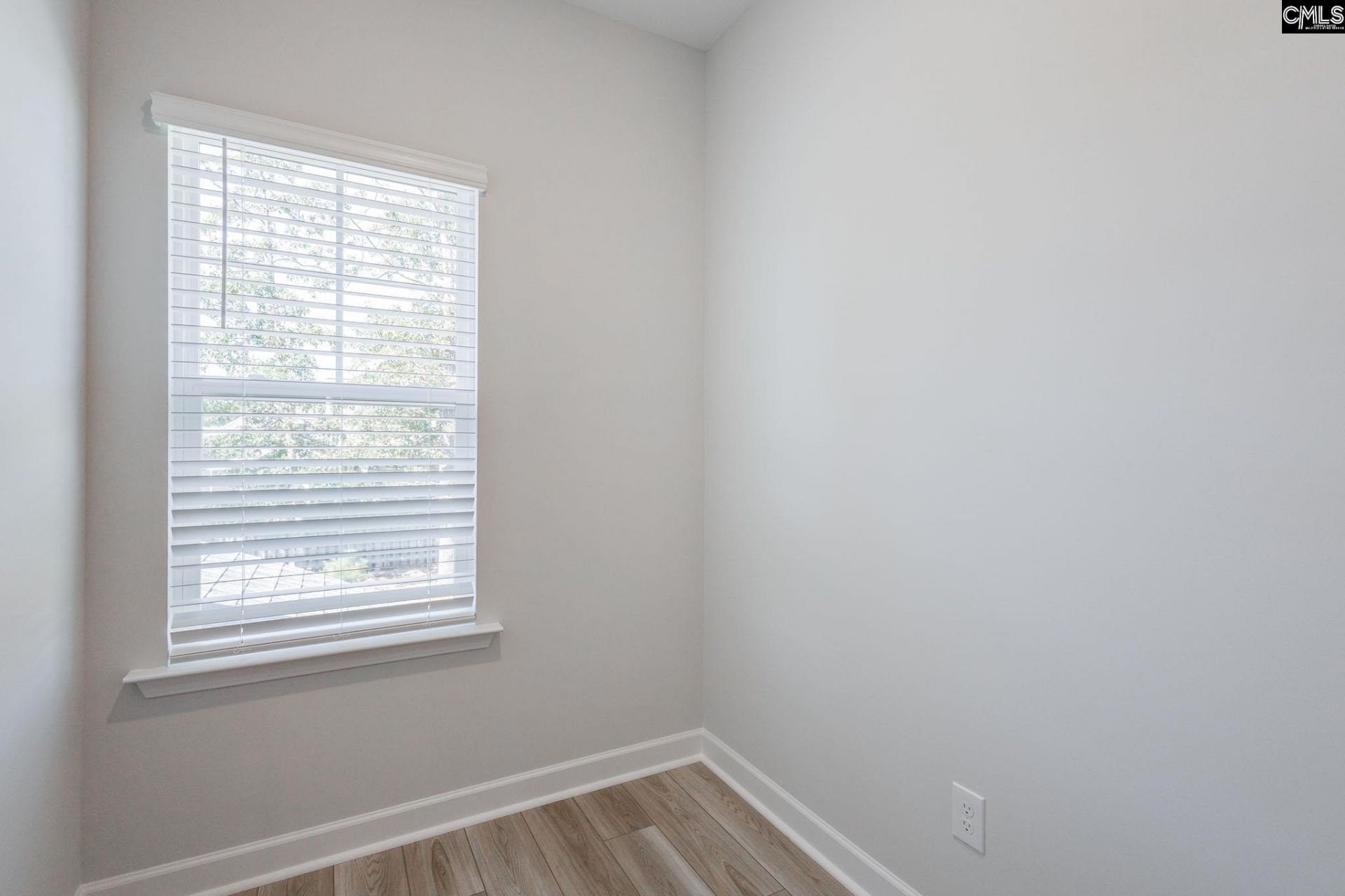 621 Falling Leaf Lane Photo 34