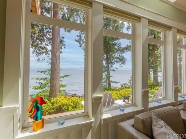 105 Island Park Dr , Galiano Island, BC V0N 1P0