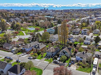 3426 Calumet Ave Saanich, BC V8X 1V5