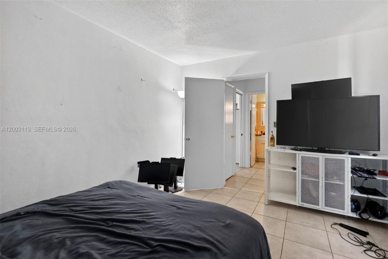 5814 Cleveland St , Hollywood, FL 33021 Photo