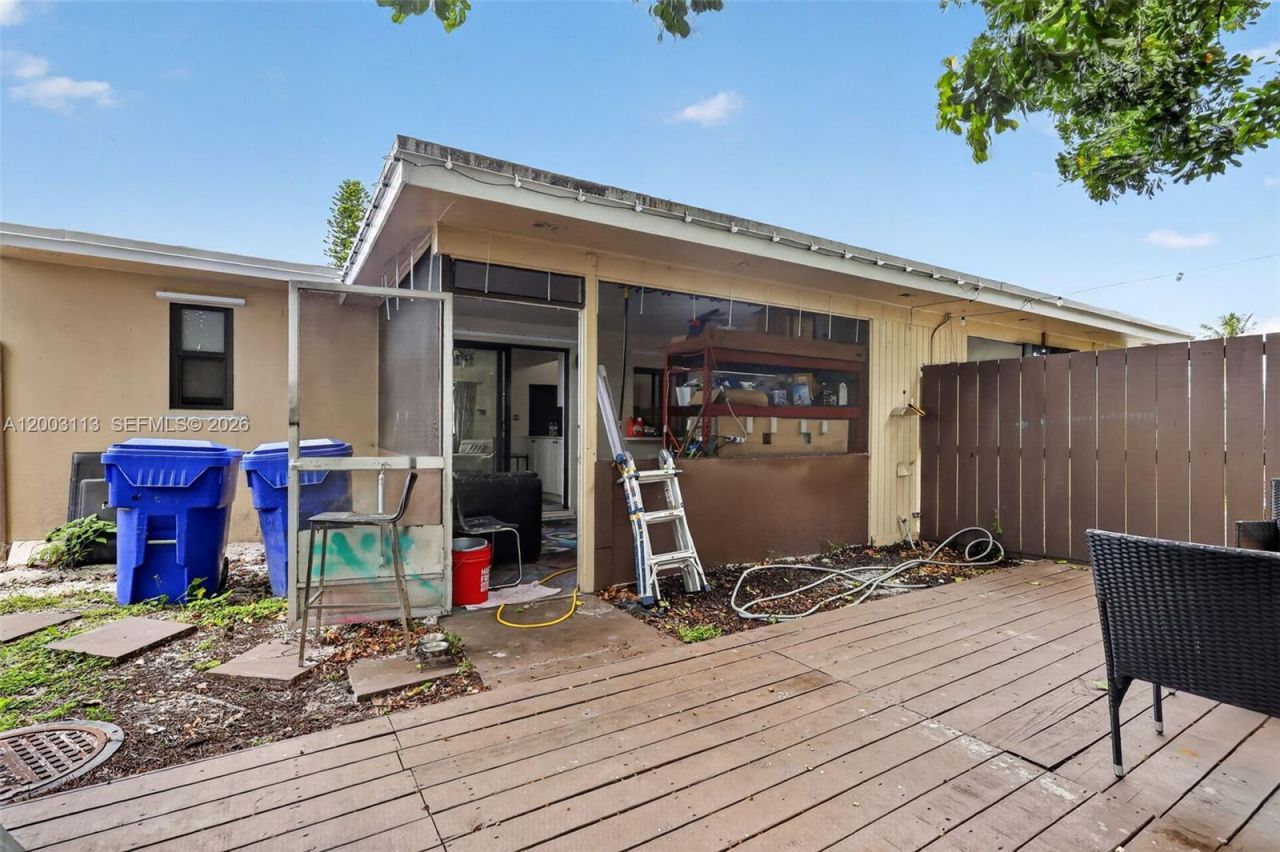 5814 Cleveland St , Hollywood, FL 33021 Photo