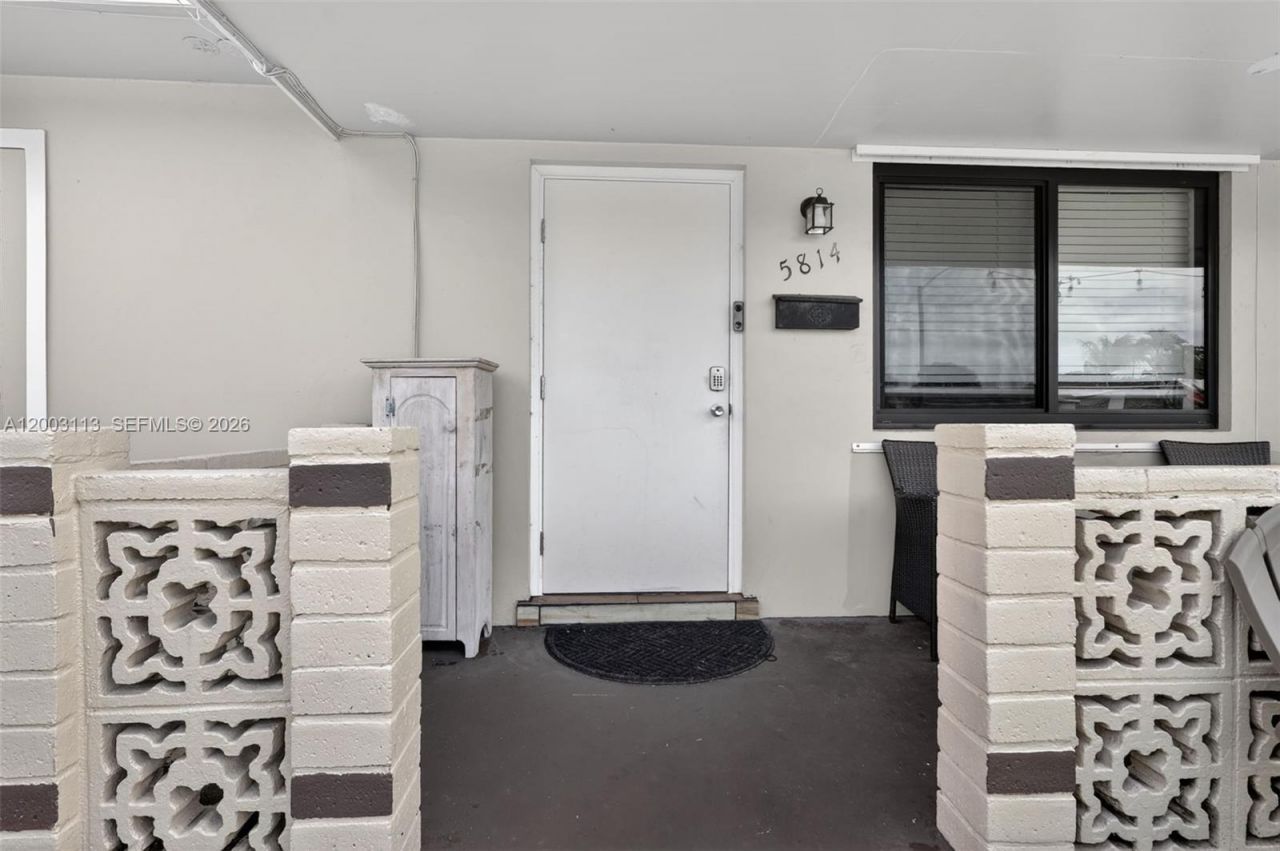 5814 Cleveland St , Hollywood, FL 33021 Photo