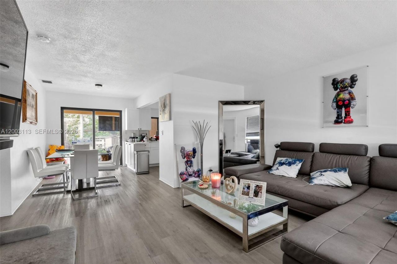 5814 Cleveland St , Hollywood, FL 33021 Photo