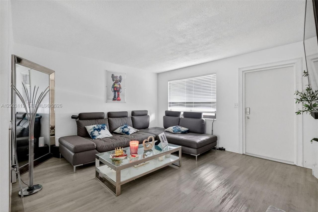 5814 Cleveland St , Hollywood, FL 33021 Photo