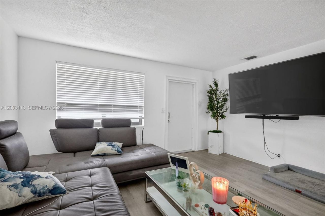 5814 Cleveland St , Hollywood, FL 33021 Photo