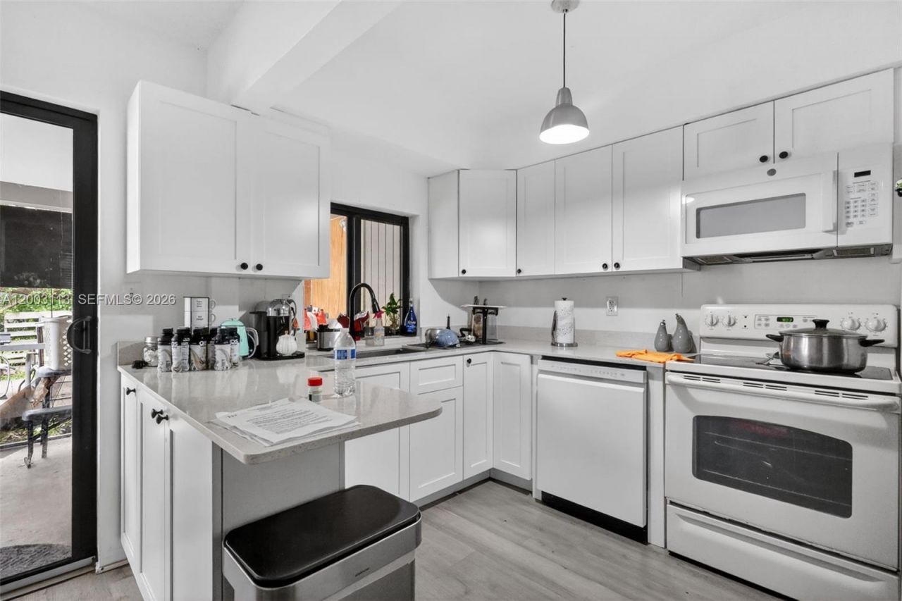 5814 Cleveland St , Hollywood, FL 33021 Photo