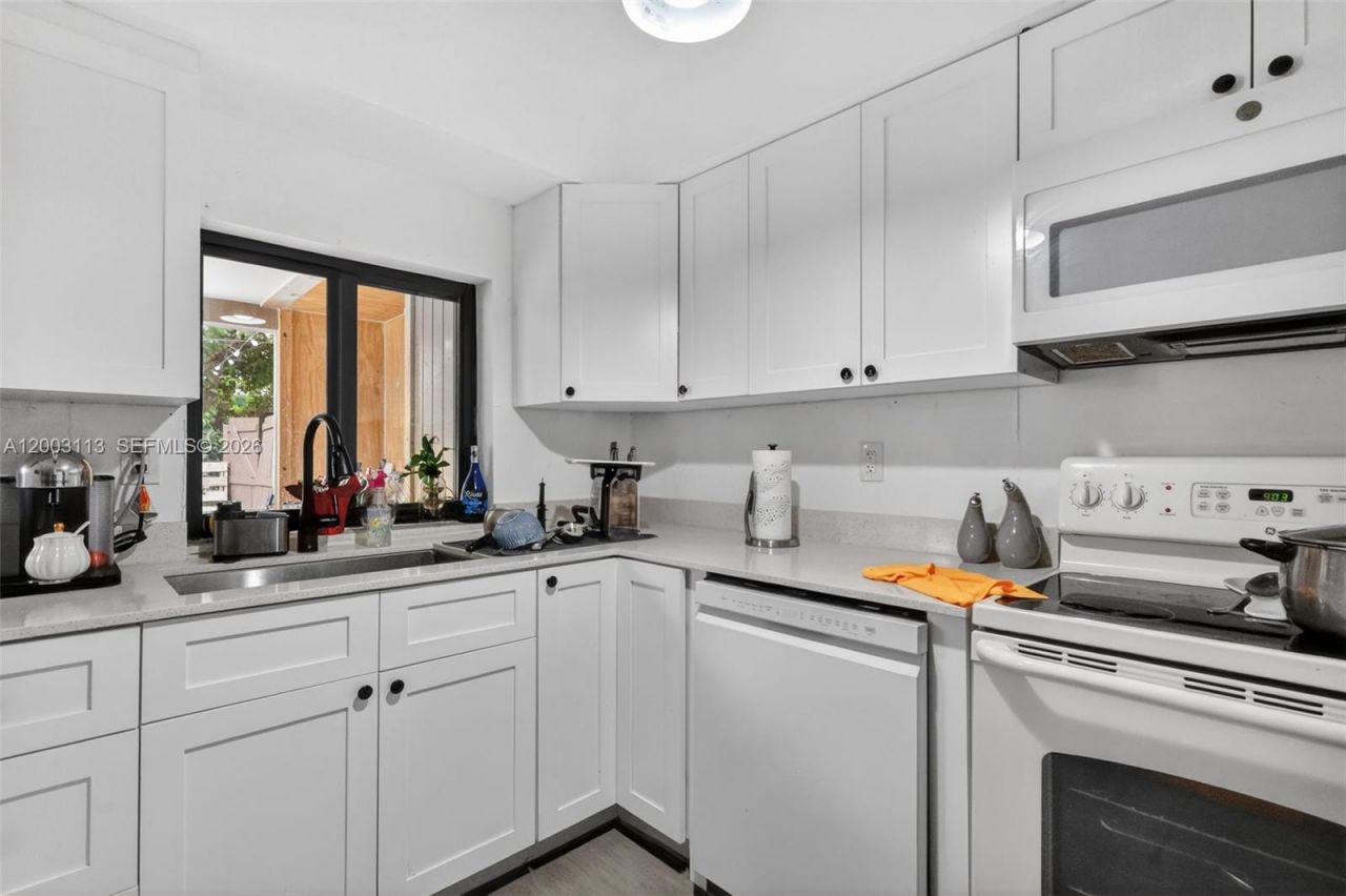 5814 Cleveland St , Hollywood, FL 33021 Photo