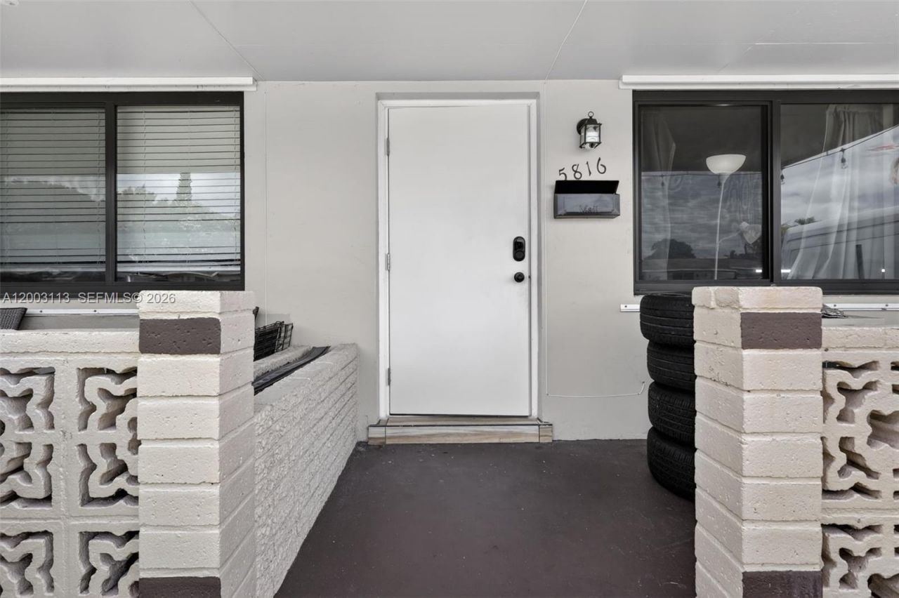 5814 Cleveland St , Hollywood, FL 33021 Photo