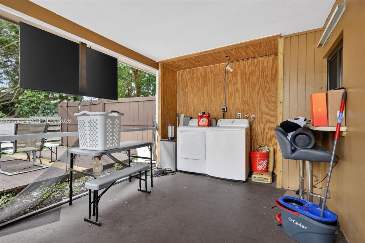 5814 Cleveland St , Hollywood, FL 33021 Photo