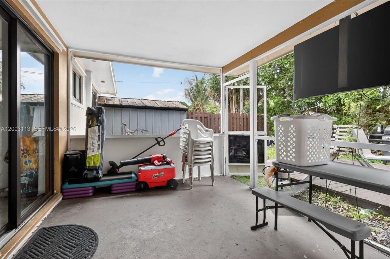 5814 Cleveland St , Hollywood, FL 33021 Photo