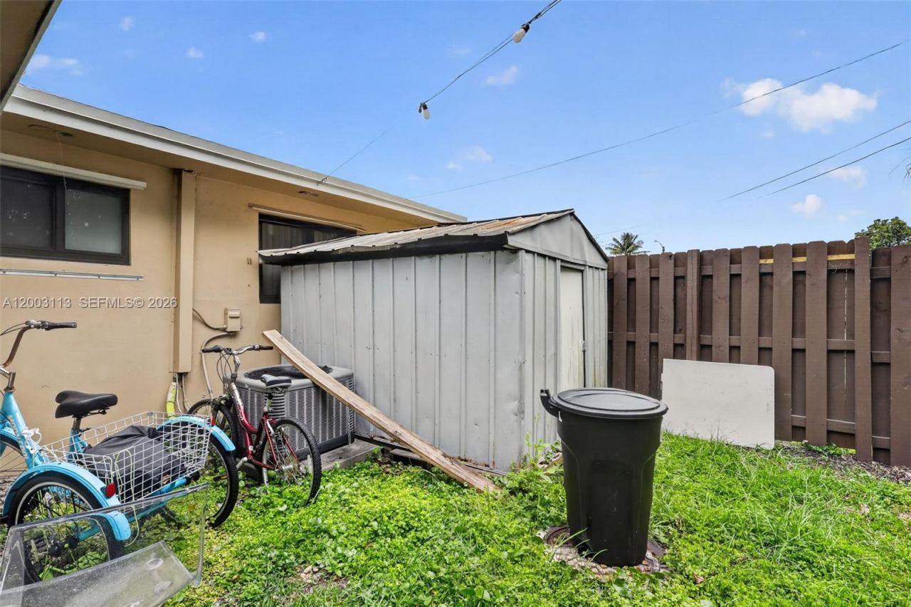 5814 Cleveland St , Hollywood, FL 33021 Photo