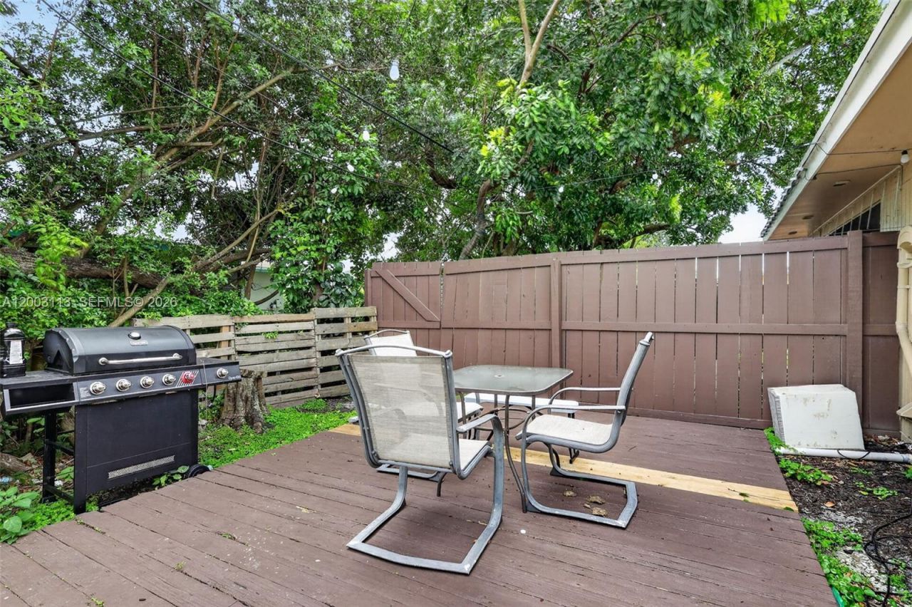 5814 Cleveland St , Hollywood, FL 33021 Photo