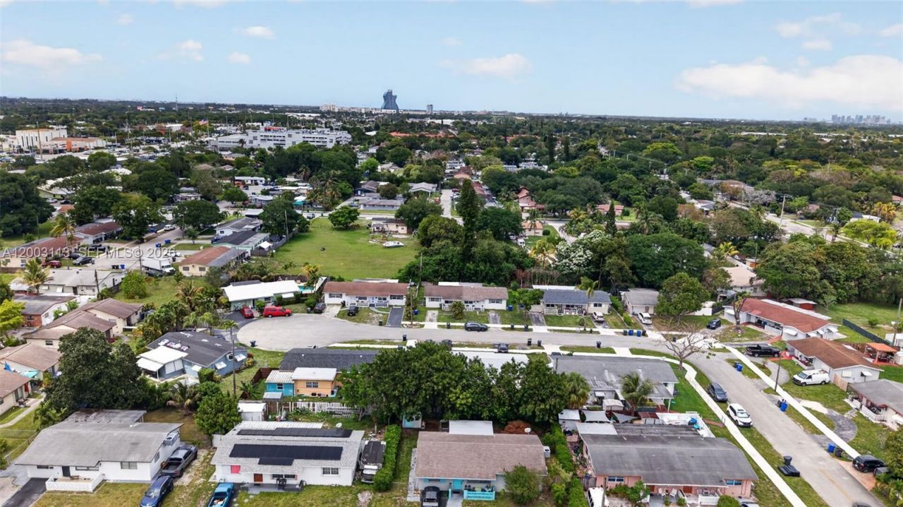 5814 Cleveland St , Hollywood, FL 33021 Photo