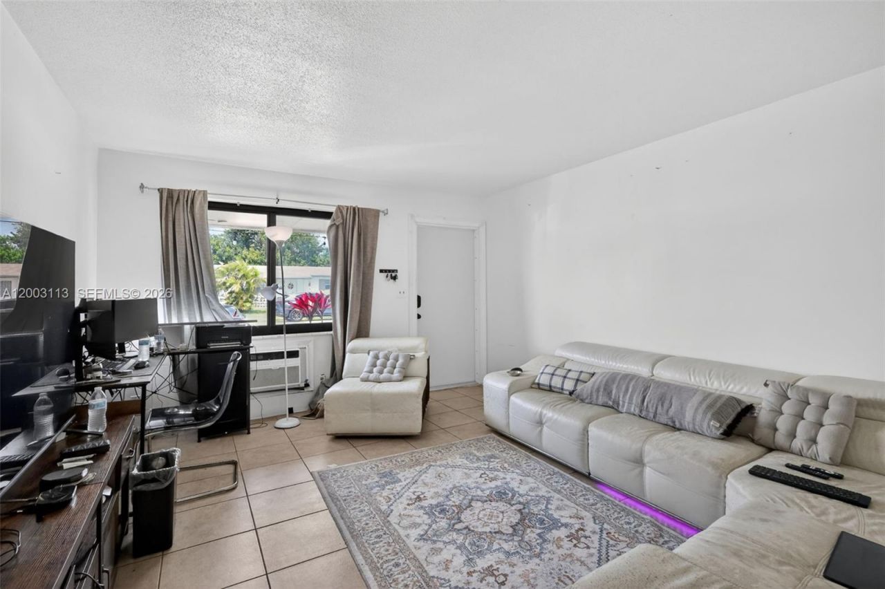 5814 Cleveland St , Hollywood, FL 33021 Photo