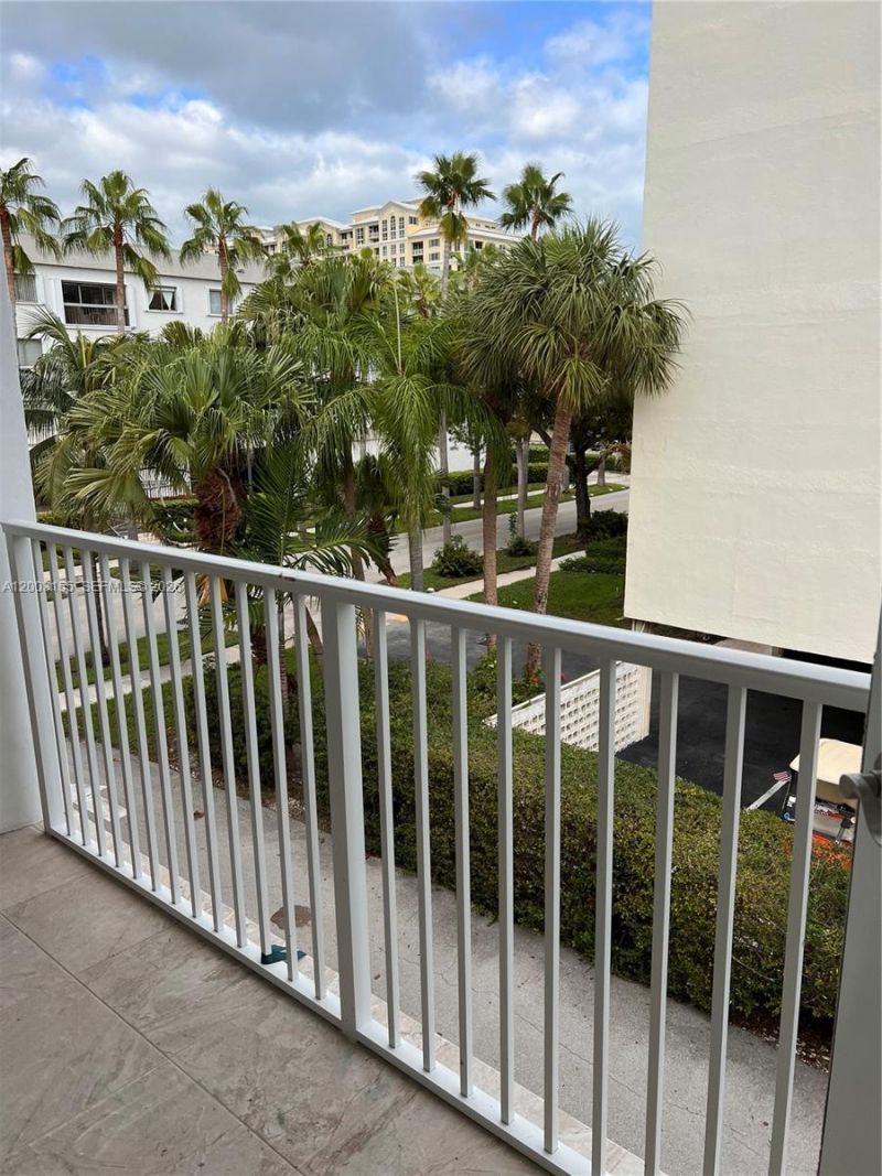 240 Galen Dr , Unit 302, Key Biscayne, FL 33149 Photo