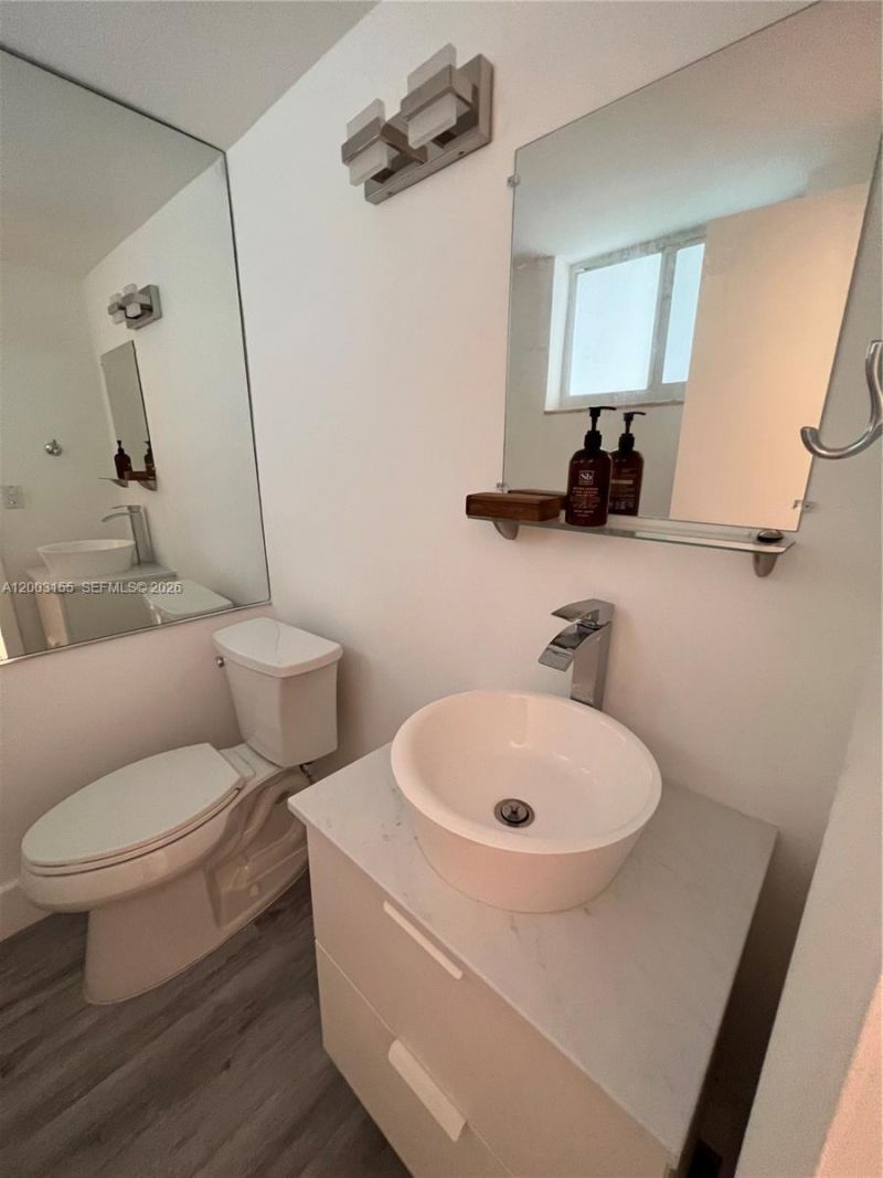 240 Galen Dr , Unit 302, Key Biscayne, FL 33149 Photo