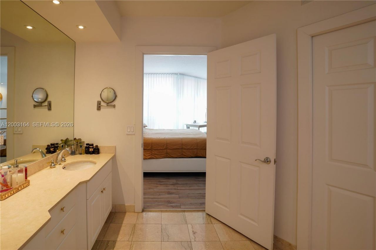 3370 Hidden Bay Dr , Unit 213, Aventura, FL 33180 Photo