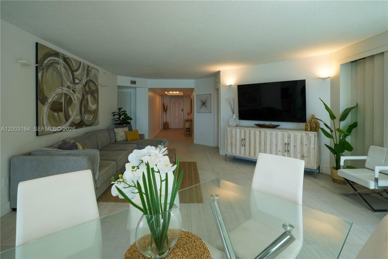 3370 Hidden Bay Dr, Unit 213, Aventura, FL 33180 Photo
