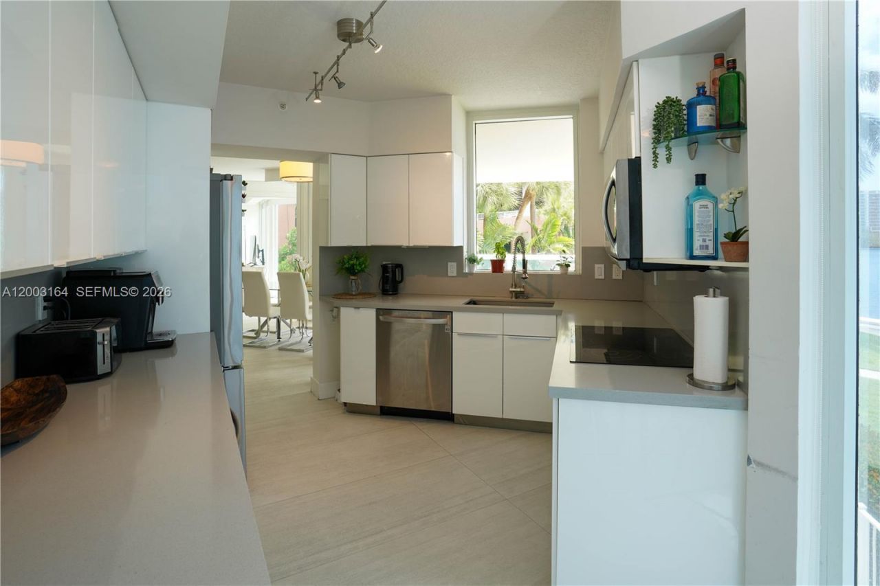 3370 Hidden Bay Dr, Unit 213, Aventura, FL 33180 Photo