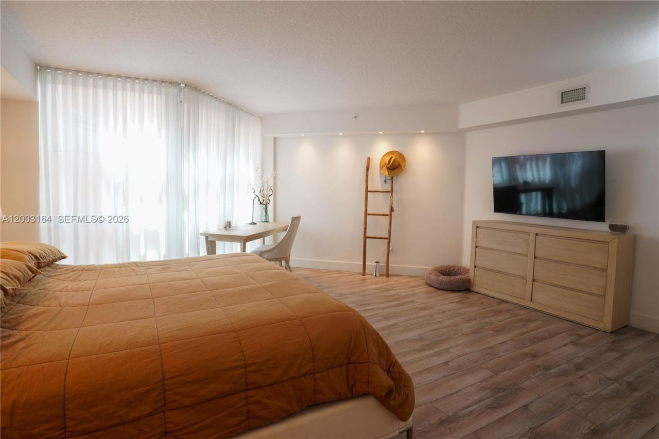 3370 Hidden Bay Dr, Unit 213, Aventura, FL 33180 Photo