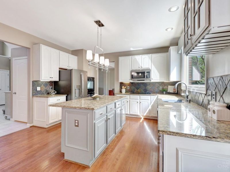 6215 Holly Hill Lane, West Chester, OH 45069 Photo 2