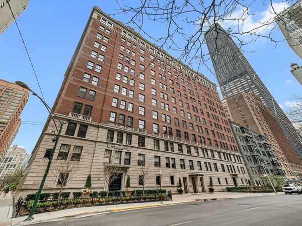 227 E Delaware Place , Unit 8C, Chicago, IL 60611