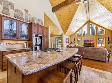 1198 Pyramid Circle, South Lake Tahoe, CA 96150 Photo
